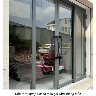 Cửa trượt quay 4 cánh màu ghi xám Cửa trượt quay 4 cánh màu ghi xám không ô fix