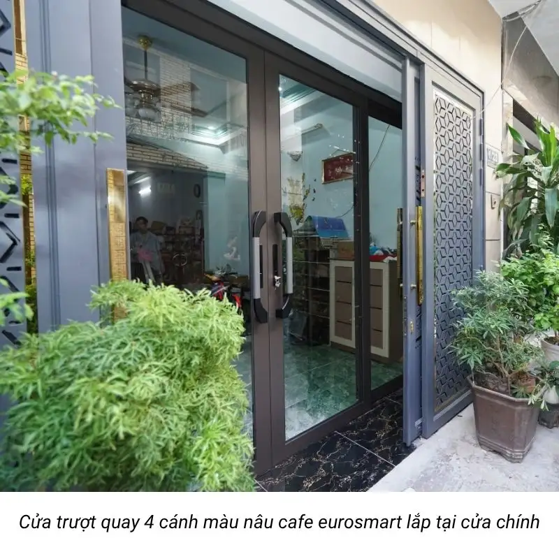 Cửa trượt quay 4 cánh màu nâu cafe 10
